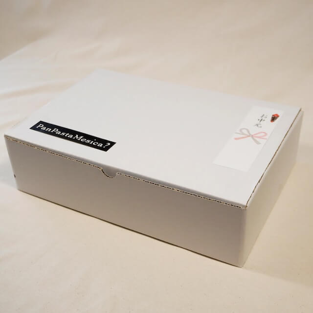 高級感ある白い箱入りギフトセット